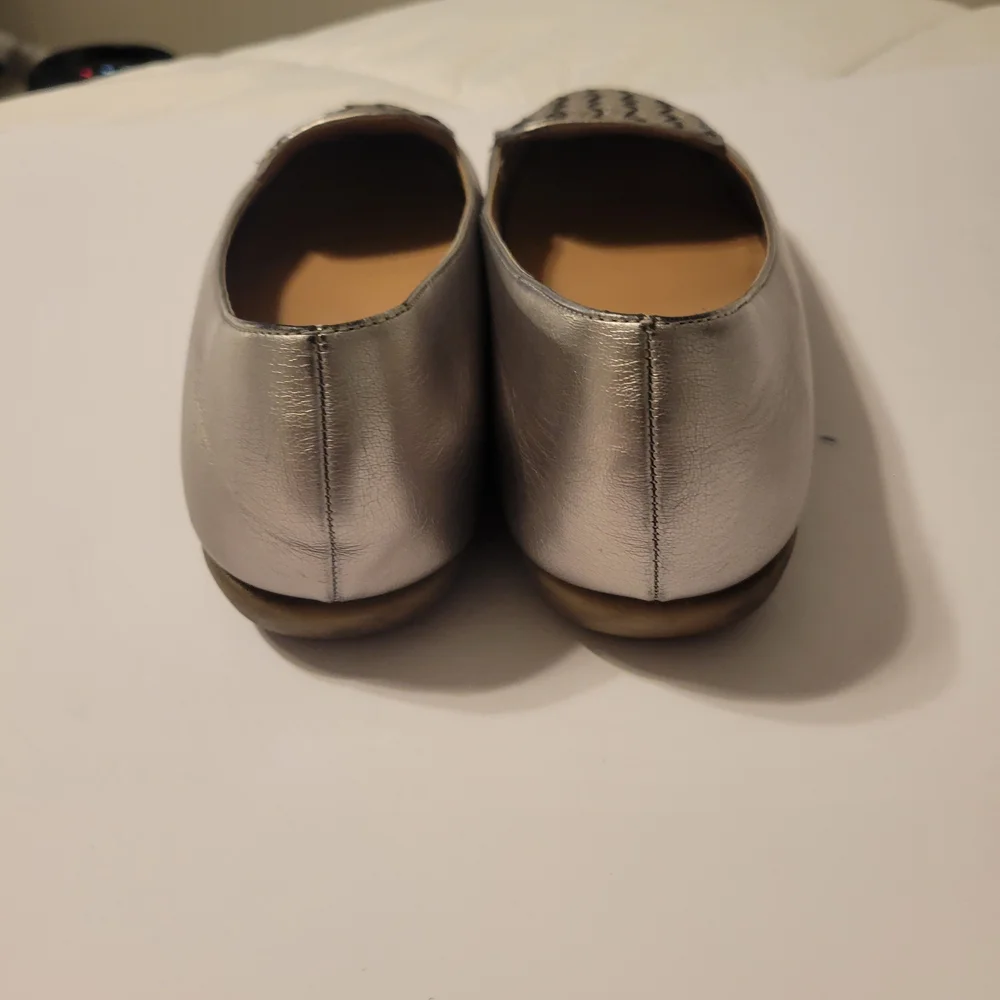 AEROSOLES Silver Woven Flats - Picture 3 of 11